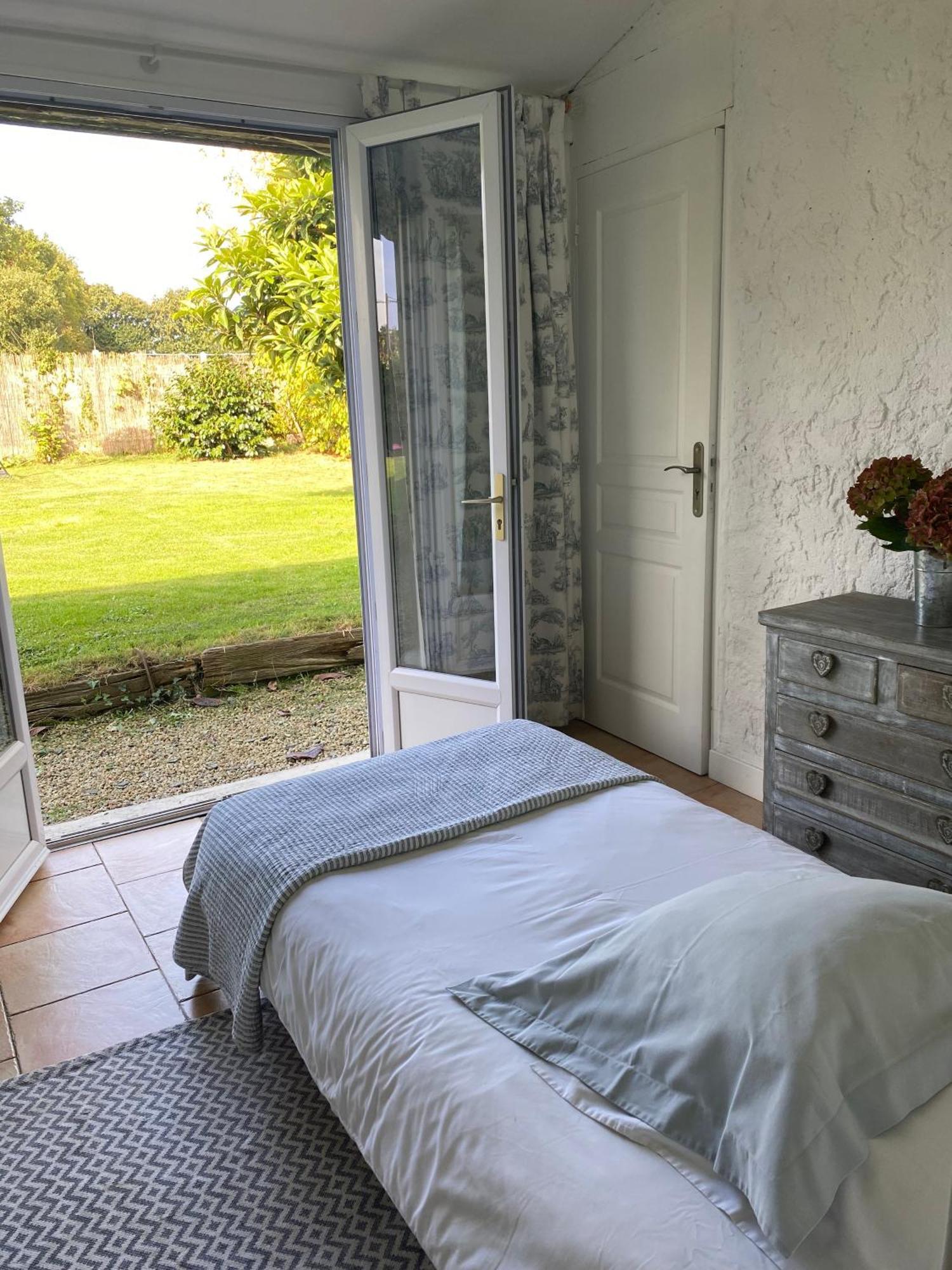 La Clef Du Four Bed & Breakfast Plesder Bagian luar foto