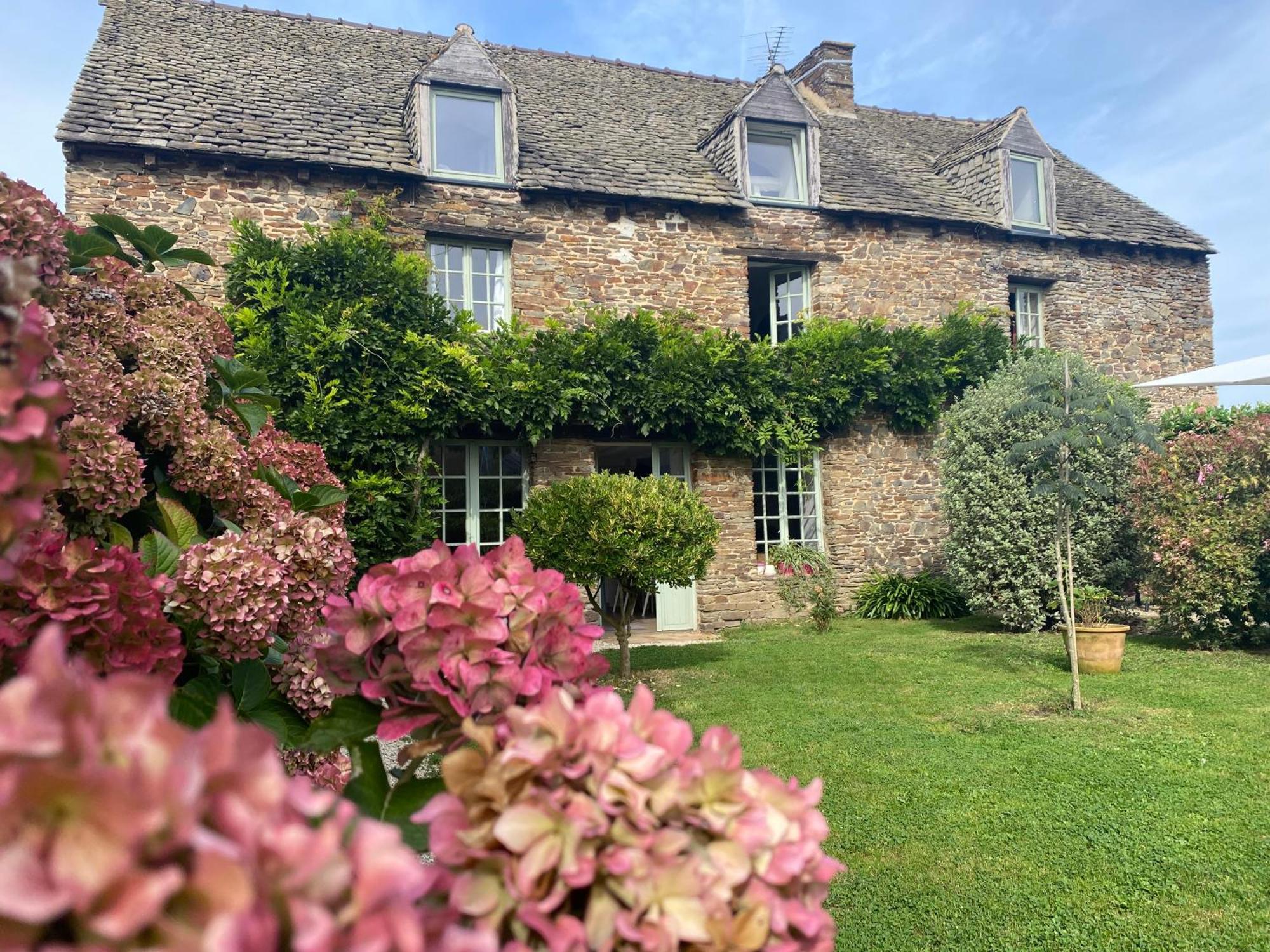 La Clef Du Four Bed & Breakfast Plesder Bagian luar foto