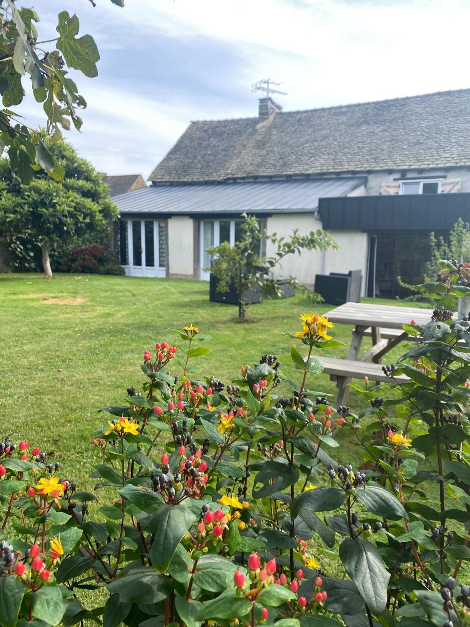 La Clef Du Four Bed & Breakfast Plesder Bagian luar foto