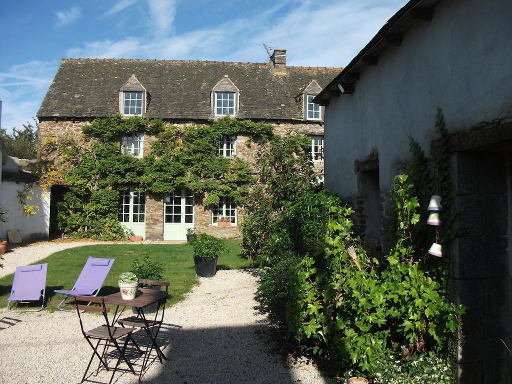 La Clef Du Four Bed & Breakfast Plesder Bagian luar foto